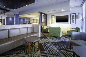 Exterior - Holiday Inn Express & Suites Florence-Cincinnati Airport by IHG (Florence)