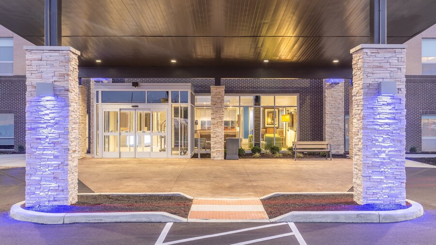 Holiday Inn Express & Suites Florence-Cincinnati Airport by IHG