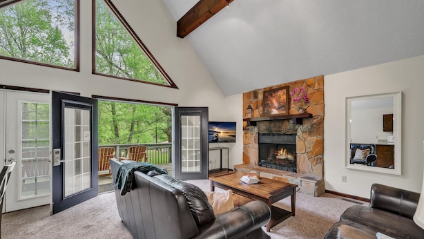 Room, 3 Bedrooms (A Frame) | Living area