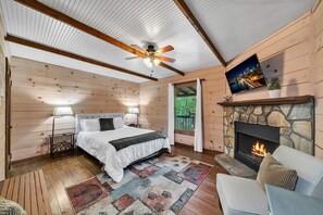 Individually decorated, individually furnished, iron/ironing board - The Villas at Coosawattee River Resort (Ellijay)