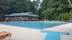 Indoor pool, seasonal outdoor pool, pool umbrellas, pool loungers - The Villas at Coosawattee River Resort (Ellijay)