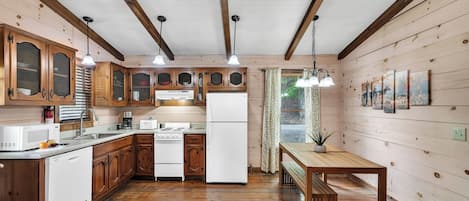Cabaña, 1 habitación (Fife Bridge) | Cocina privada | Refrigerador con congelador, microondas, horno y parrilla de estufa