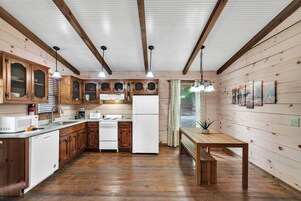 Cabin, 1 Bedroom (Fife Bridge) | Private kitchen | Full-size fridge, microwave, oven, stovetop