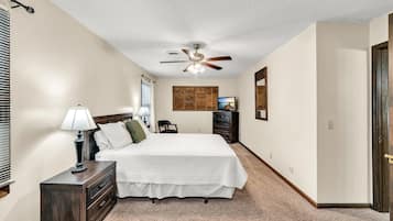 كابينة - ٣ غرف نوم (Rec Center) | 1 غرفة نوم وبديكورات فريدة لكل غرفة وطراز فريد لكل وحدة ومكواة/لوح كي