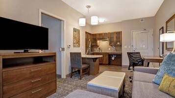 Suite, 1 Bedroom, Kitchen | 1 bedroom, desk, WiFi (free), bed sheets