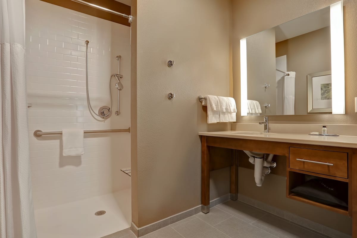 Suite, 1 Bedroom, Kitchen | Bathroom | Hair dryer, towels
