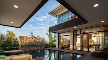 Minibar, in-room safe, desk, blackout curtains