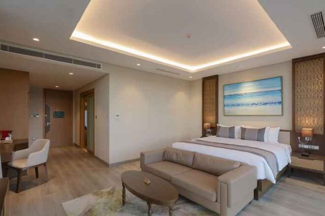 ミニバー、セーフティボックス (室内)、デスク、遮光カーテン