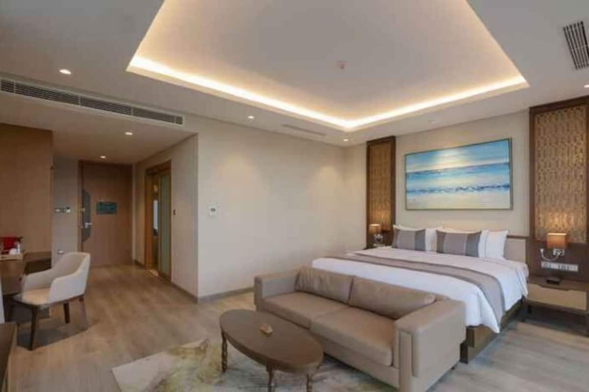 Minibar, in-room safe, desk, blackout drapes