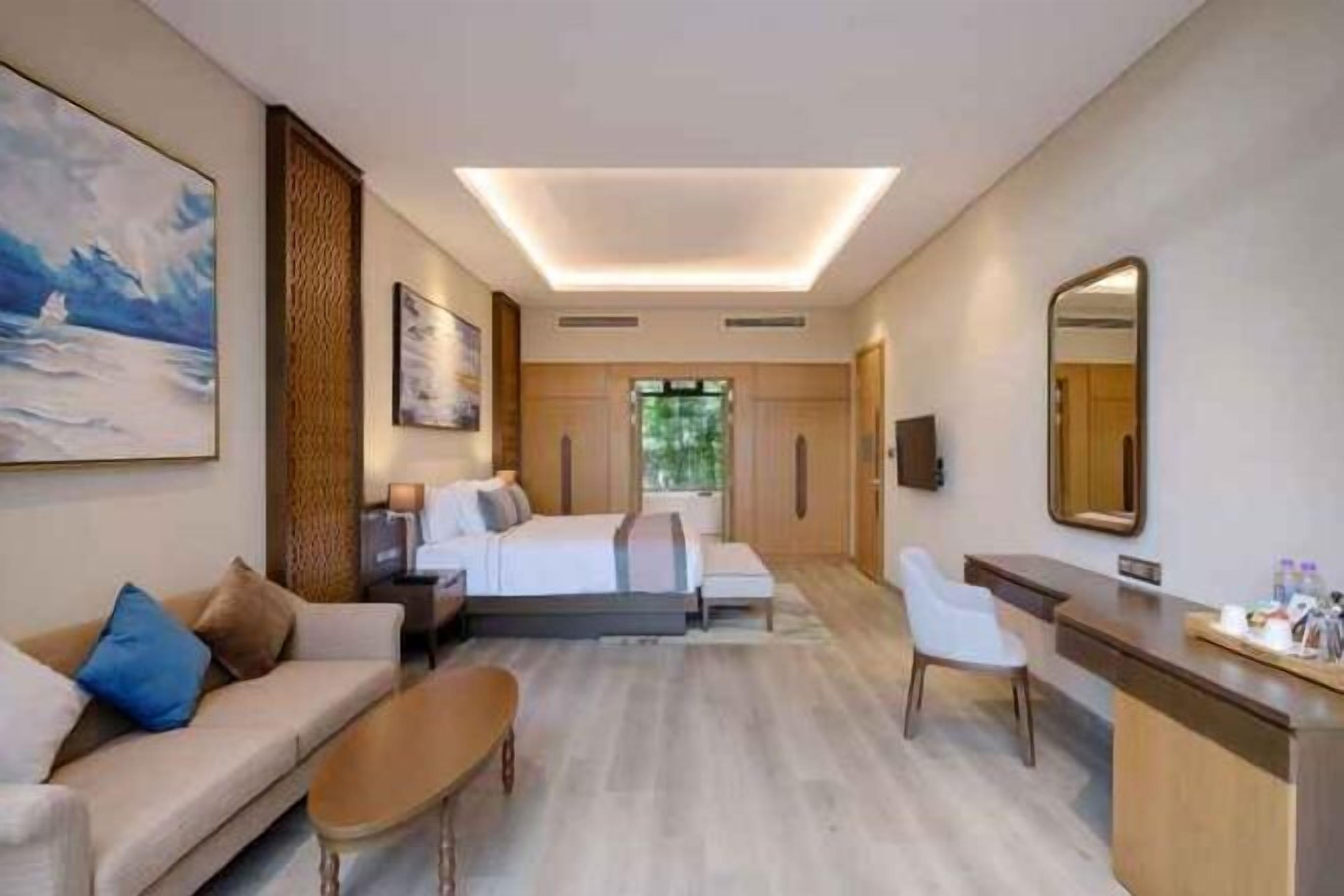 Minibar, Zimmersafe, Schreibtisch, Verdunkelungsvorhänge