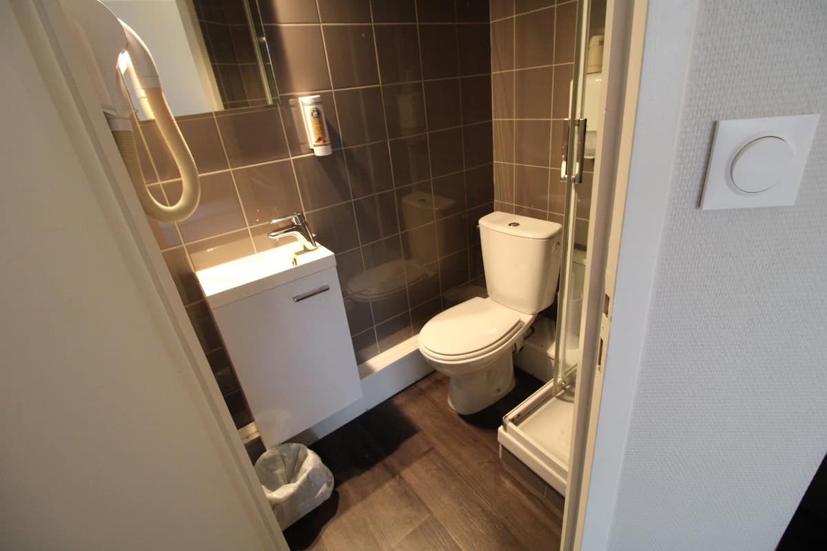 twin room | memory-foam beds, in-room safe, individually decorated