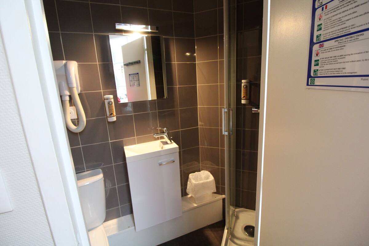 double room | bathroom | free toiletries, hair dryer, towels