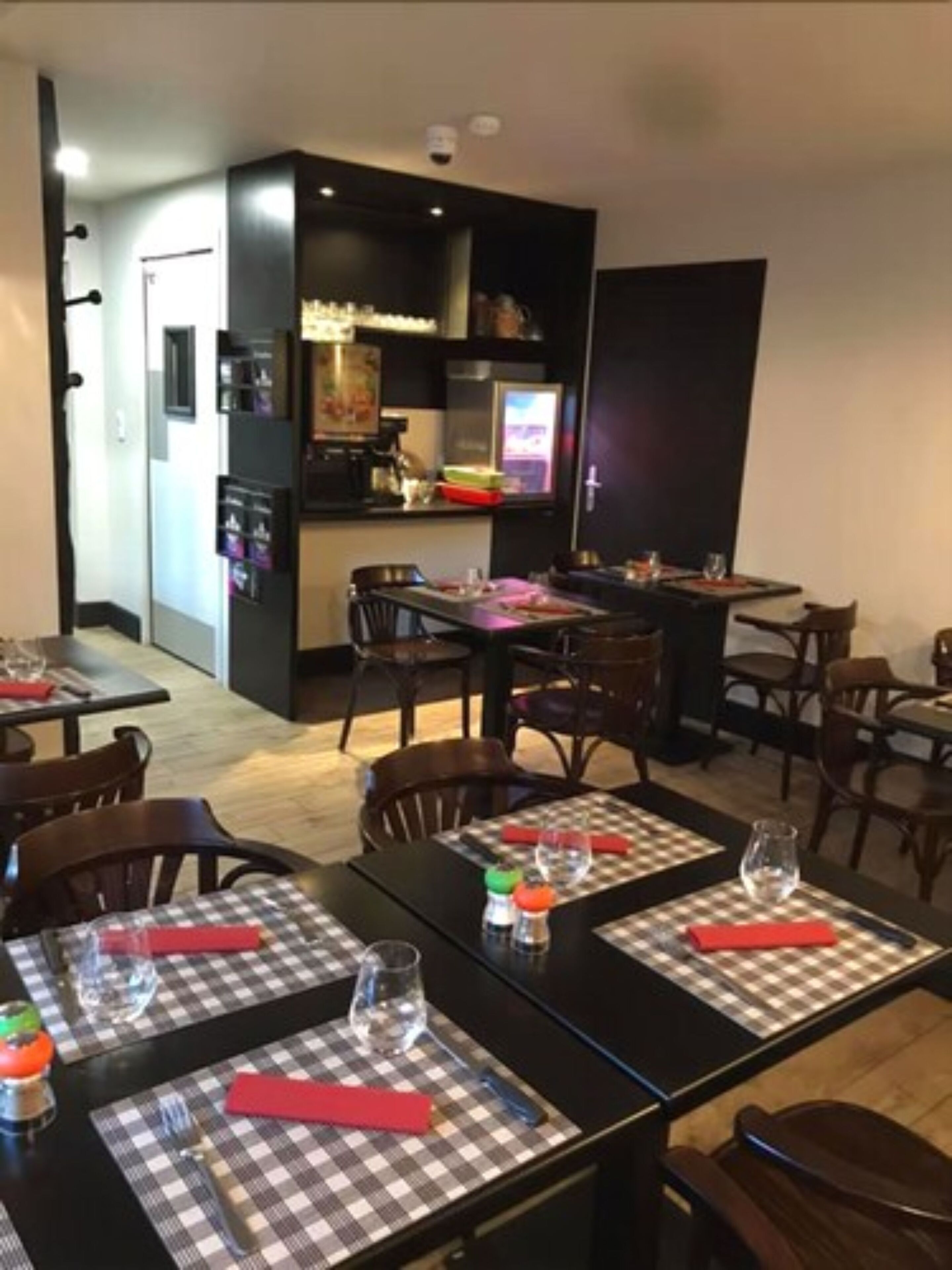 breakfast, lunch, dinner served; french cuisine