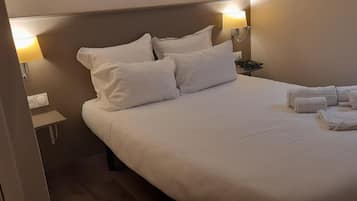 Habitación doble | Camas con efecto memoria y caja de seguridad en la habitación