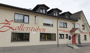 ด้านหน้าที่พัก