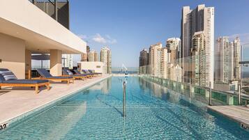 Außenpool, geöffnet von 06:00 Uhr bis 23:00 Uhr, Sonnenschirme