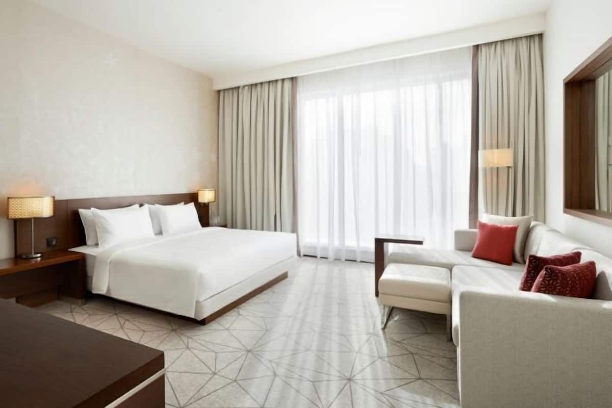 Premium bedding, pillowtop beds, minibar, in-room safe