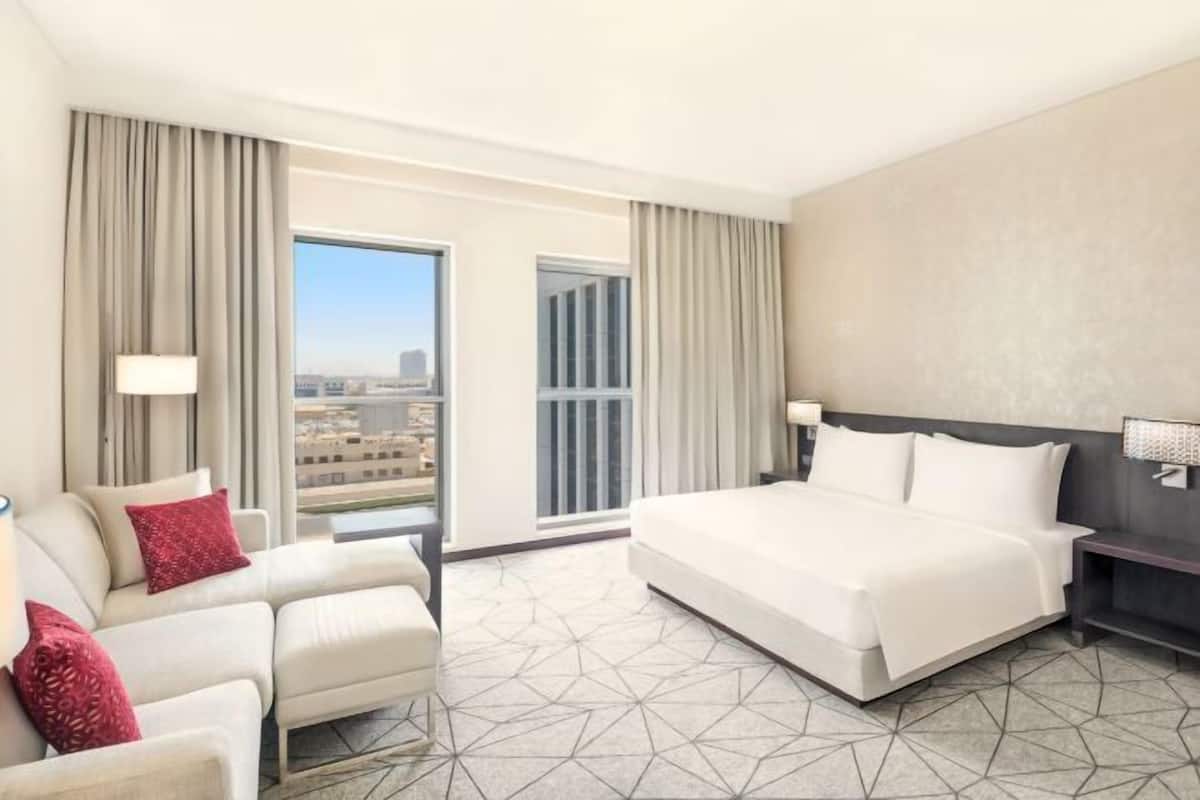 Premium bedding, pillowtop beds, minibar, in-room safe