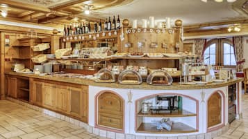 TĂ€gliches inbegriffenes FrĂŒhstĂŒcksbuffet