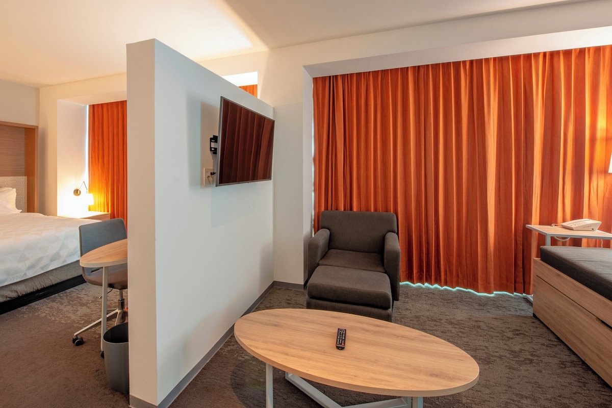 Down duvets, minibar, in-room safe, desk