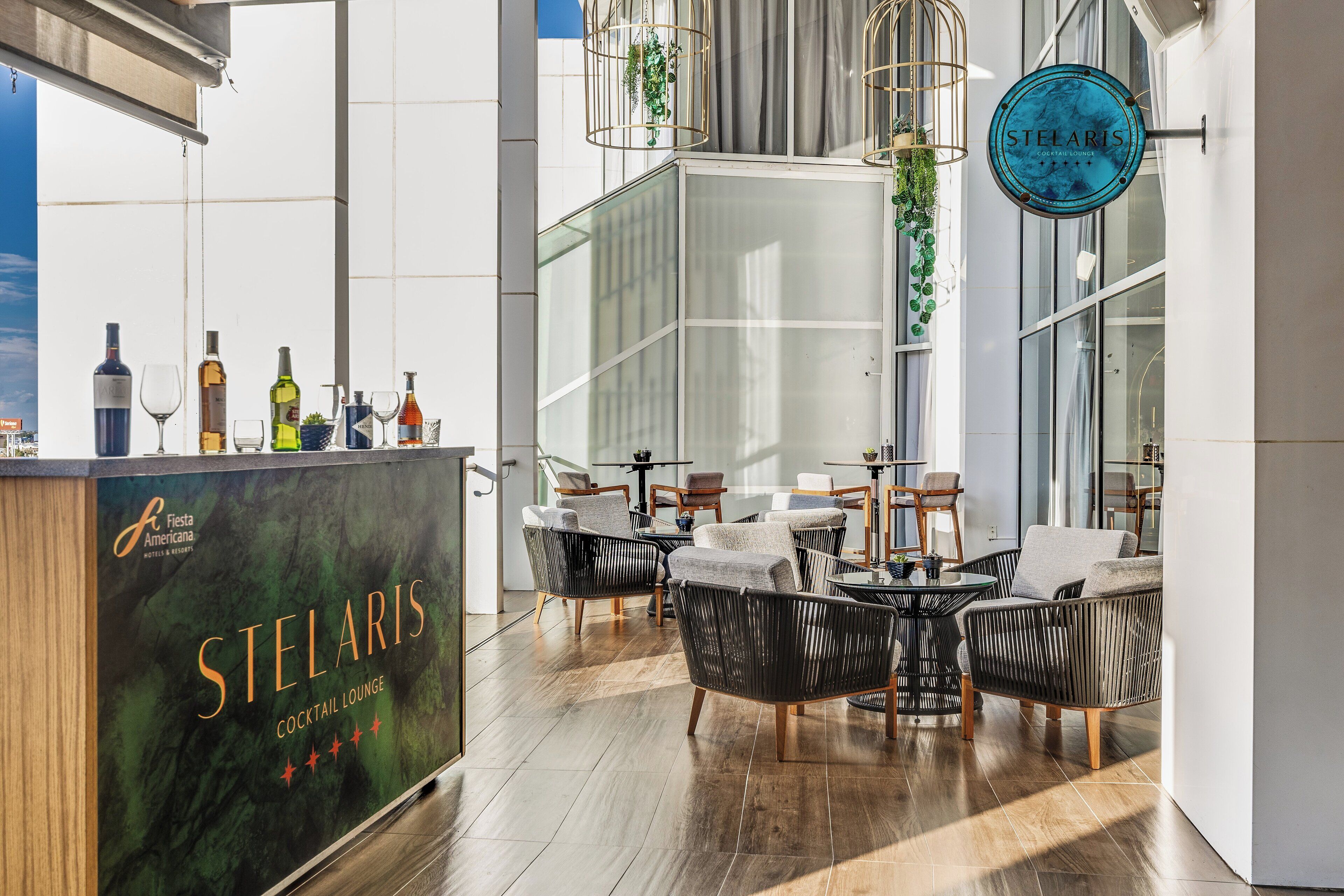 serves lunch and dinner