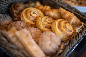 Frukostbuffé varje dag mot avgift