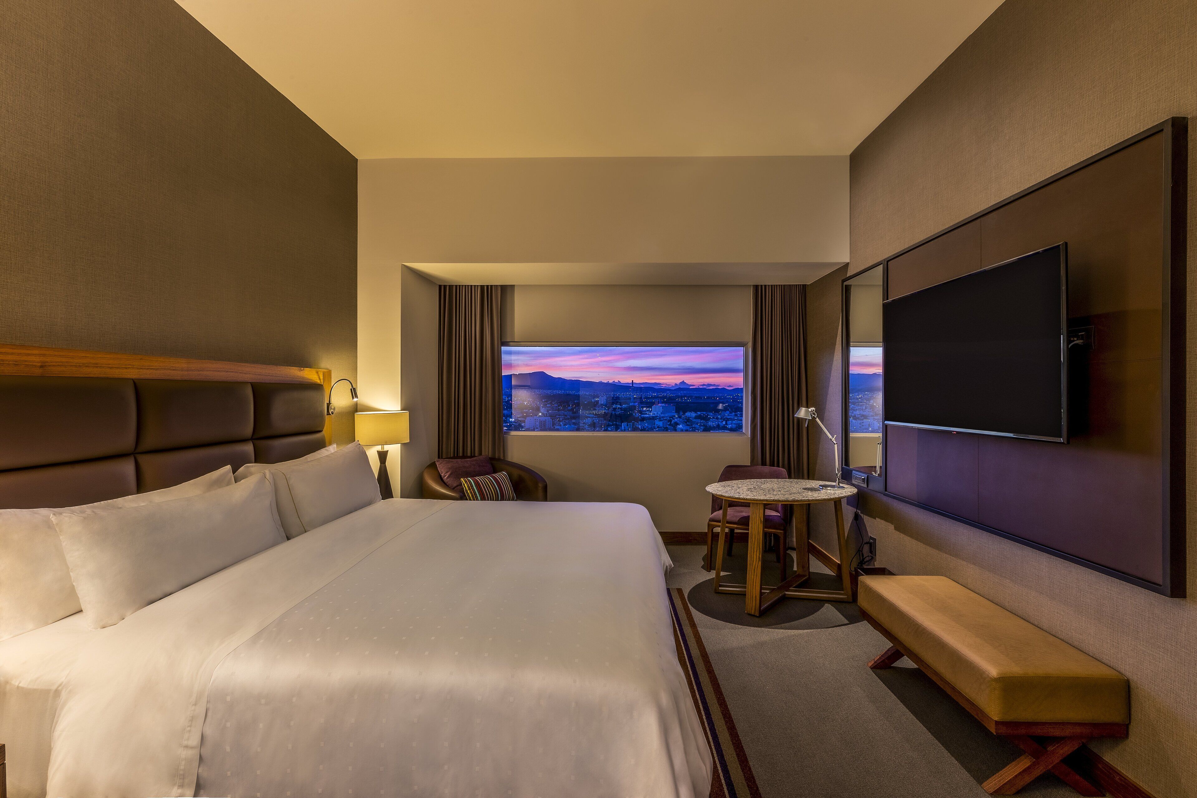 Ropa de cama de alta calidad, edredón, camas con pillow-top y minibar 