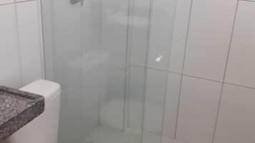 Badkamer met wastafel