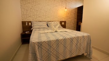 Tweepersoonskamer | Een minibar, een strijkplank/strijkijzer, gratis wifi, beddengoed