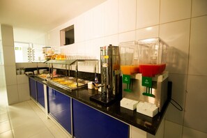 Free daily buffet breakfast - Pousada Aliança (Ipojuca)