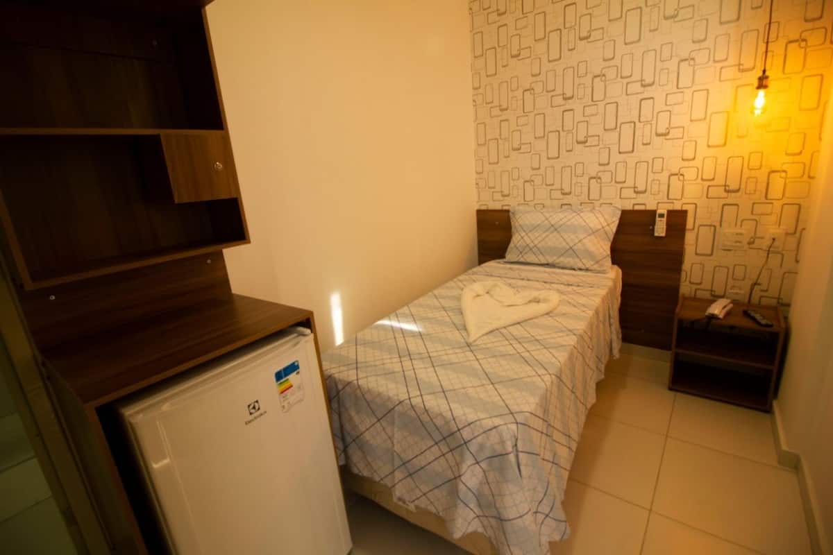 Habitació estàndard | Minibar, planxa i posts de planxar, wifi gratuïta i roba de llit 