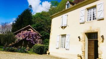 Bagian depan properti