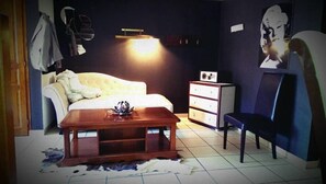 Triple Room | Living area - Hotel Restaurant Le Flaubert (Villenauxe-la-Grande)