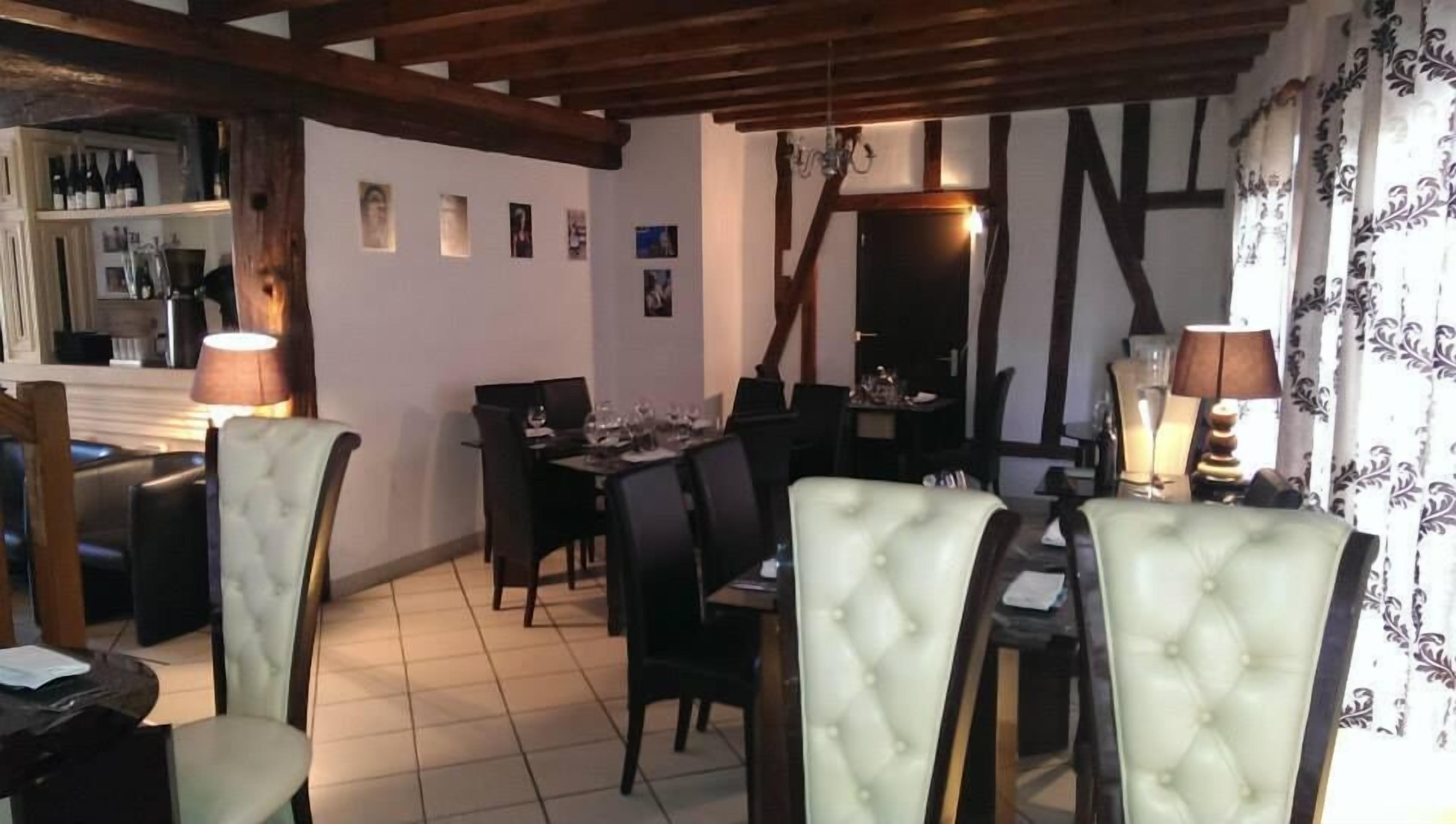 Petit déjeuner, déjeuner et dîner servis sur place
