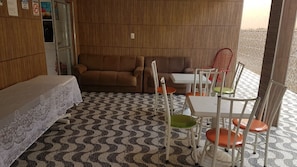 Coin salon dans le hall