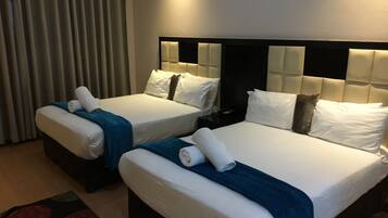 Family Room | In-room safe, desk, laptop workspace, blackout drapes