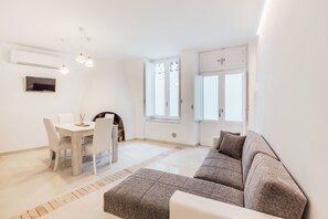 Deluxe Studio Suite, Jetted Tub | Living area - Secret Garden - Suites & Apartments (Vasto)