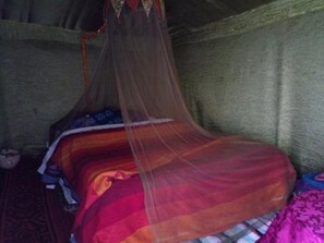 Barraca | Cortinas blackout, camas extras/dobráveis (sobretaxa), roupa de cama