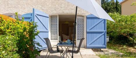 تناول الطعام بالخارج