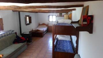 Felles sovesal, delt bad (1 bed in a 7-Bed Dormitory Room) | Sengetøy