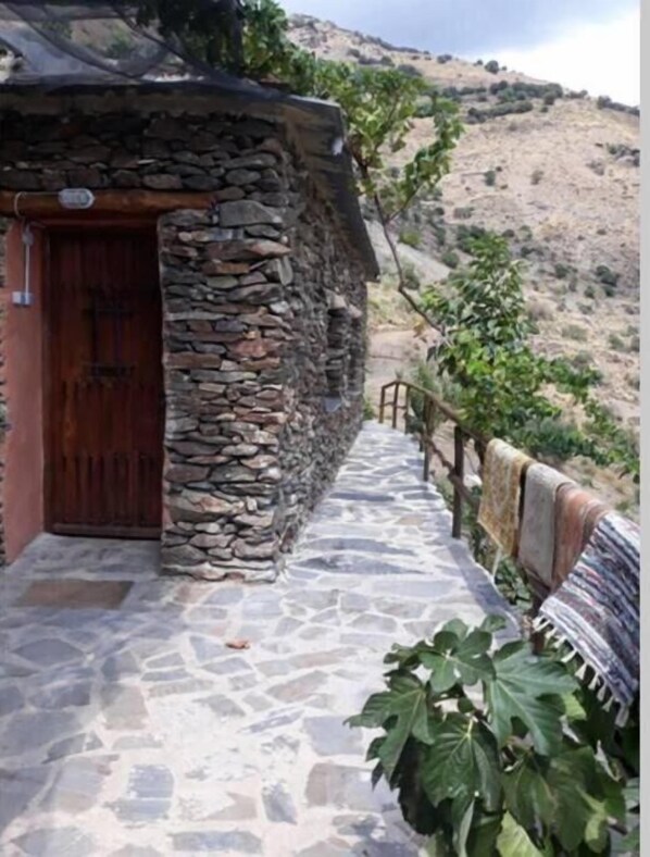 Property grounds - Refugio Arrabales de la Alpujarra - Hostel (La Taha)