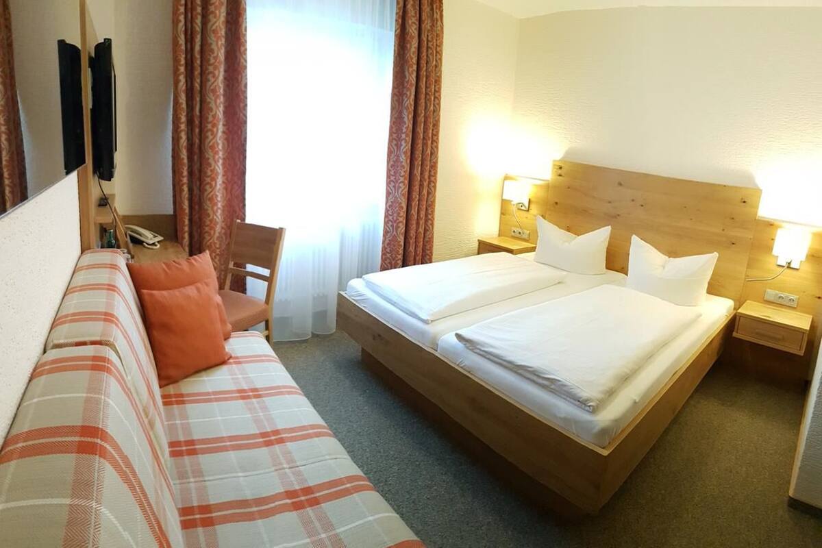 Deluxe Double Room | Soundproofing, cribs (surcharge), rollaway beds (surcharge), WiFi (free)