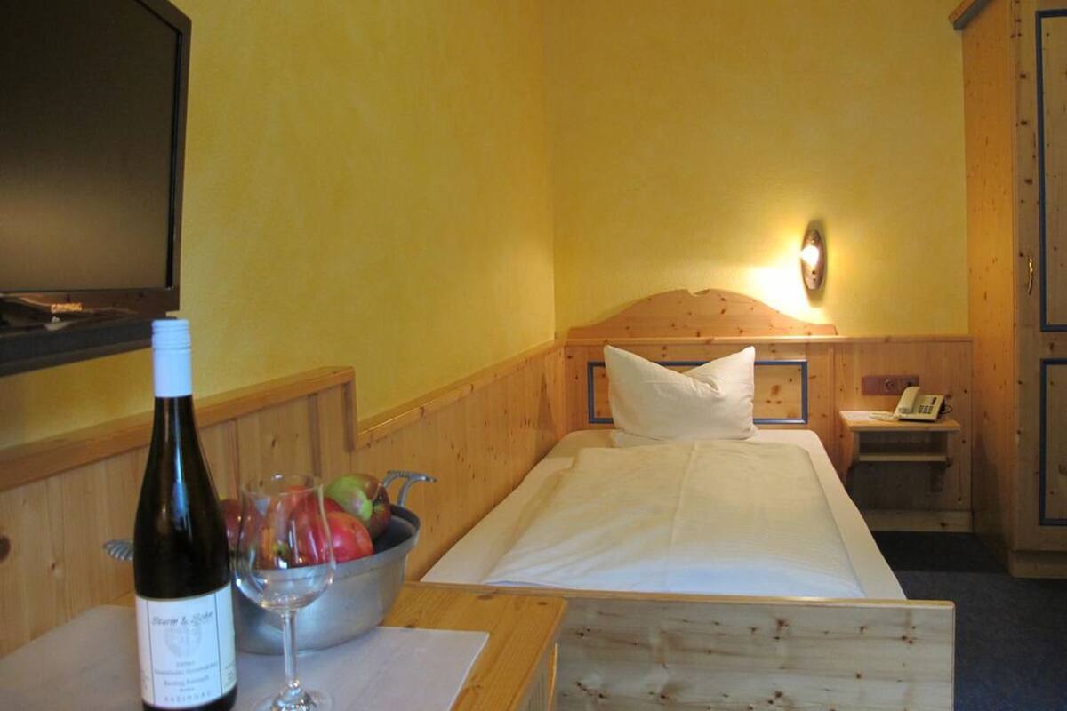 Deluxe Single Room | Soundproofing, cribs (surcharge), rollaway beds (surcharge), WiFi (free)