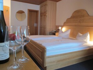 Habitación doble Deluxe | Insonorización, cunas, camas extra y wifi gratis