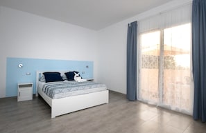 1 bedroom, desk, free WiFi, bed sheets