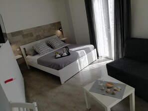 1 chambre, bureau, Wi-Fi gratuit, draps fournis