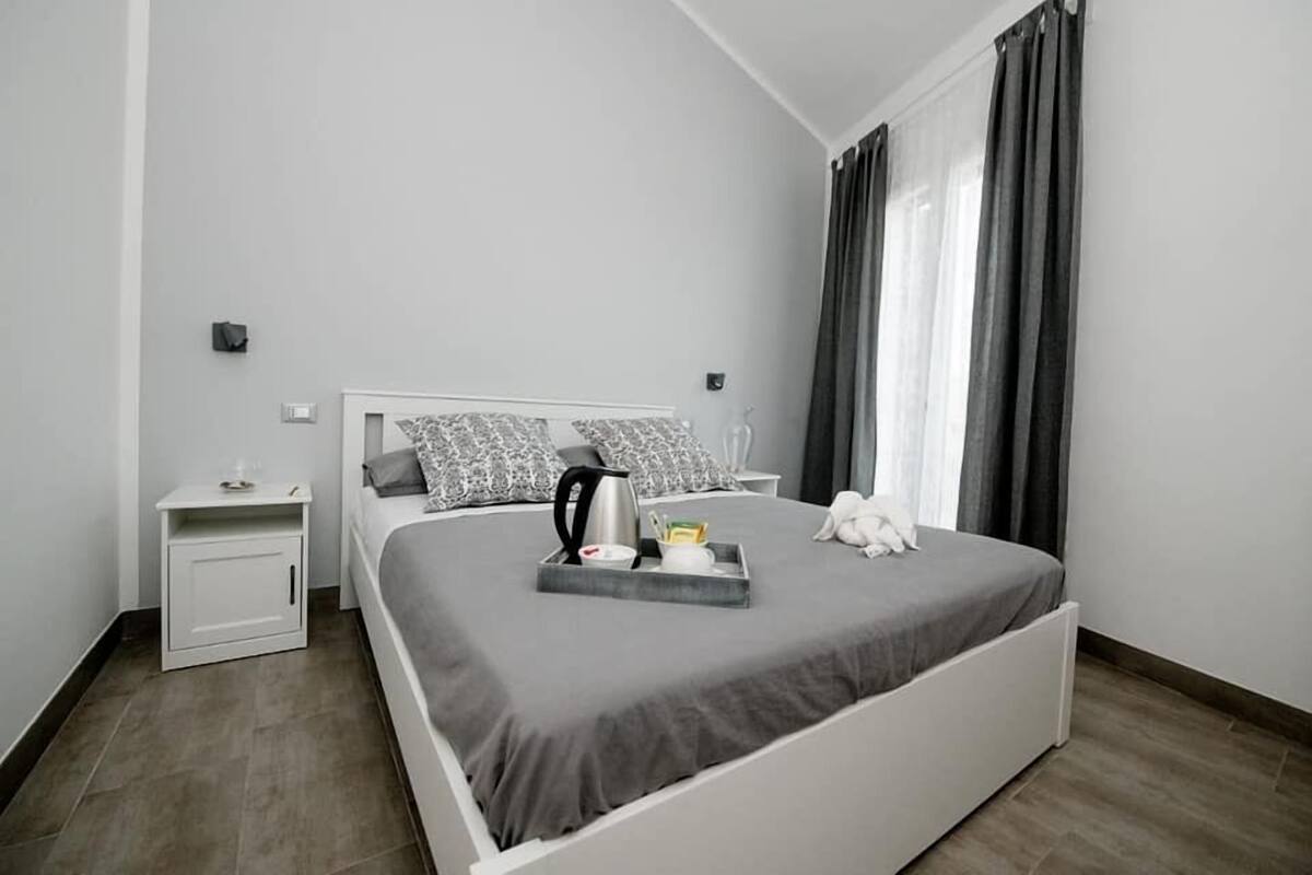 Triple Room (1) | 1 bedroom, desk, WiFi (free), bed sheets