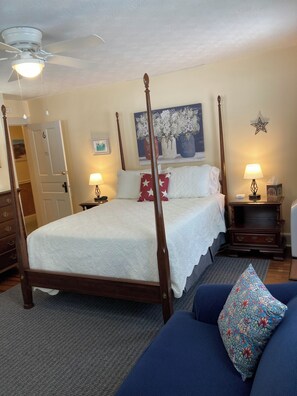 Betty's Room | Individually decorated, individually furnished, iron/ironing board - Terrell House B&B (Burnsville)