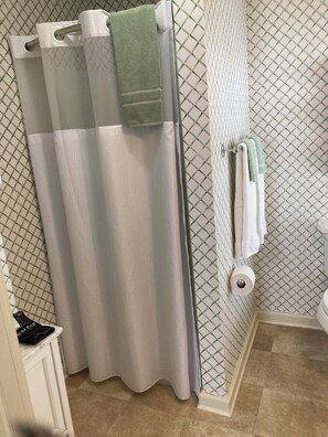 Quarto | Banheiro | Chuveiro, toalhas de banho