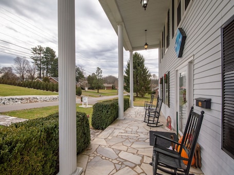 Terrace/patio. Terrell House B&B